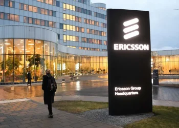 Ericsson reestrutura operação e alerta que custos de componentes devem pressionar margens