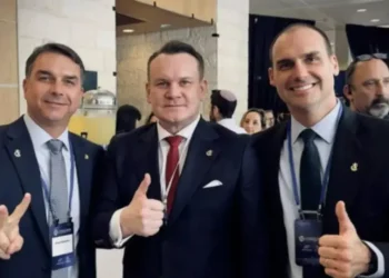 Eurodeputado ameaça deportar brasileiras que apoiaram Lula na Polônia