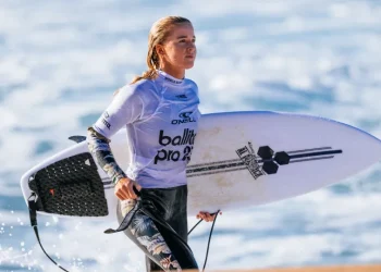 Ex-namorada acusa surfista Alan Cleland Jr. de abusos físicos e sexuais