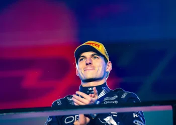F1: Verstappen vence GP de Singapura e ultrapassa marca de Schumacher; Bortoleto abandona