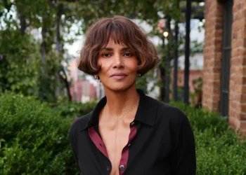 Halle Berry nega acusação de ter agredido e estrangulado o filho