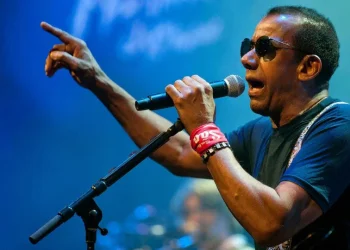 Jorge Ben Jor se emociona e leva público ao delírio em show cheio de alquimia