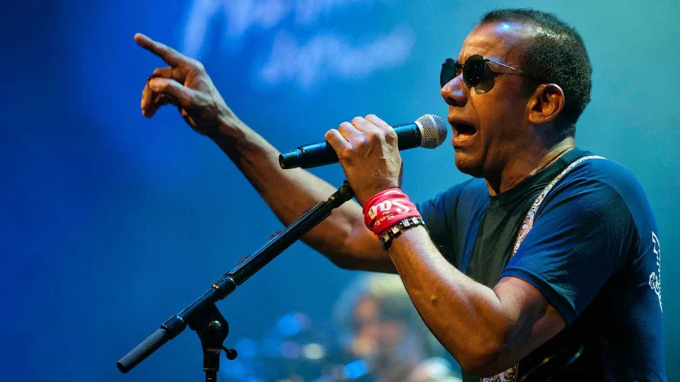 Jorge Ben Jor se emociona e leva público ao delírio em show cheio de alquimia