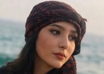 Jovem de 23 anos é condenada à morte no Irã por posts nas redes sociais