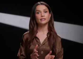 Juliette questiona ligação de Flávio Bolsonaro com bispo que atacou Nossa Senhora Aparecida