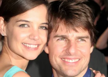 Katie Holmes estaria satisfeita com fracasso de filme de Tom Cruise