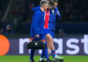 Kvaratschelia rompe ligamento e perde temporada no PSG; Marquinhos e Dembélé são outras baixas