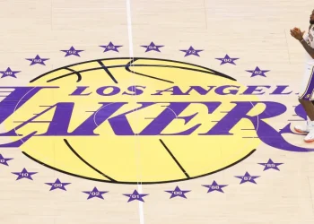 LeBron James vai para a 24.ª época na NBA aos 41 anos