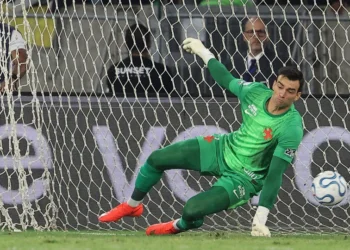 Léo Jardim falha no fim, Boca elimina Vasco em Maraca lotado e vai à final da Sul-Americana