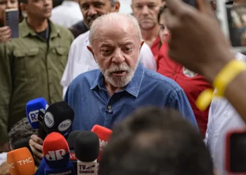 Lula diz que votação do fim da 6x1 antes do segundo turno já está acordada com Alcolumbre