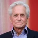 Michael Douglas diz que, em briga, mandou Julia Roberts enfiar o Globo de Ouro