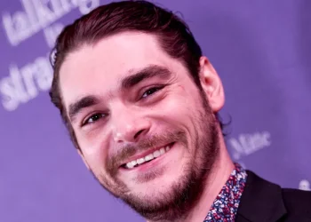 Morre RJ Mitte, ator de