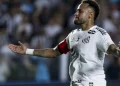 Neymar é exaltado por jornal após gols em Santos x Flamengo: