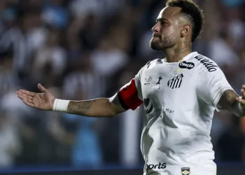 Neymar é exaltado por jornal após gols em Santos x Flamengo: