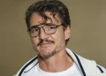 Pedro Pascal aparece com camiseta de Lula em foto publicada por cineasta brasileira