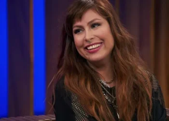 Pitty compara novo disco sobre angústias e términos a dois anos de terapia