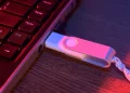 Por que é importante ejetar o pen drive antes de removê-lo do PC