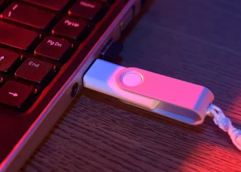 Por que é importante ejetar o pen drive antes de removê-lo do PC