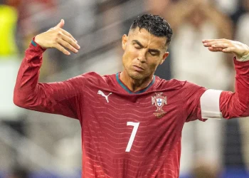 Rio Ferdinand defende Cristiano Ronaldo e acusa Jorge Jesus de mentir