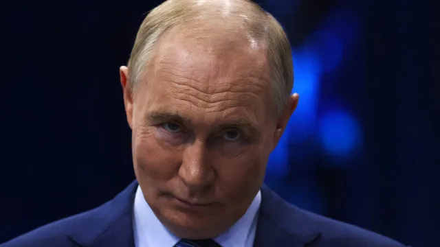 Rússia ataca Kiev durante visita de premiê alemão, e Zelenski anuncia negociação trilateral com EUA