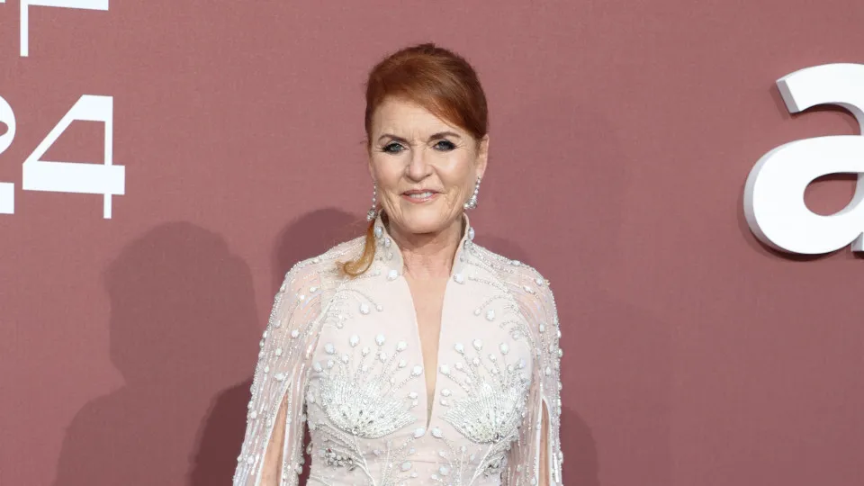 Sarah Ferguson perde homenagem em hospital após ligação com Epstein
