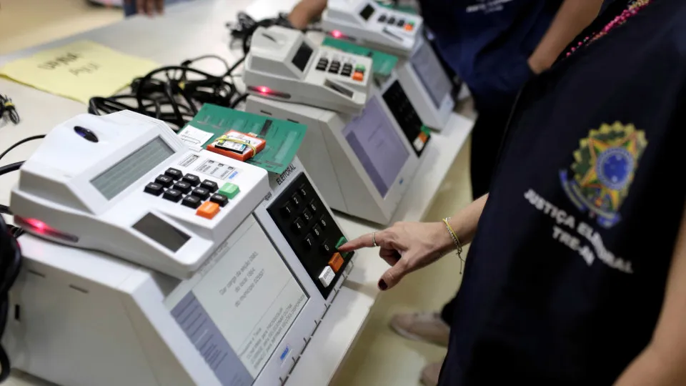Sobre para 1.544 número de urnas substituídas no primeiro turno