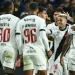 Vasco marca com Adson, se segura após expulsão e vence Boca na Bombonera