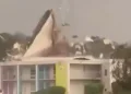 Ventos do furacão Isaías arrancam telhado de hotel na Flórida; vídeo