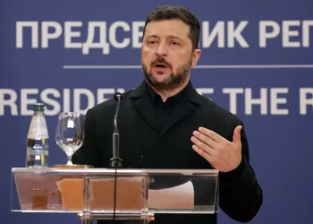 Zelensky acusa Trump de pressionar Ucrânia a se render à Rússia